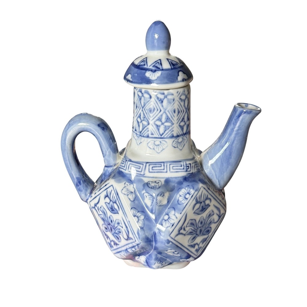 Vintage Chinese Blue & White Porcelain Mini Teapot Floral Chinoiserie 8 Inch Lid
